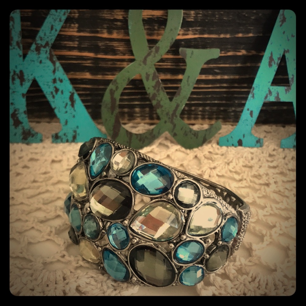 Tension closed jeweled bracelet